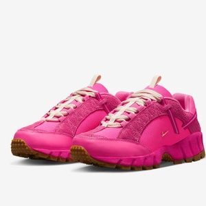 Jacquemus x Nike Humara LX Sneakers (pink)